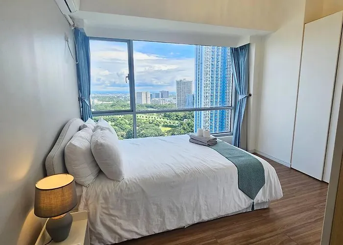 The Infinity Towers In Bgc - Spectacular 2br Near Hight Street Apartment Manila