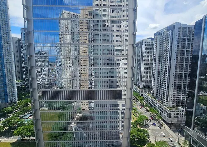 The Infinity Towers In Bgc - Spectacular 2br Near Hight Street Manila